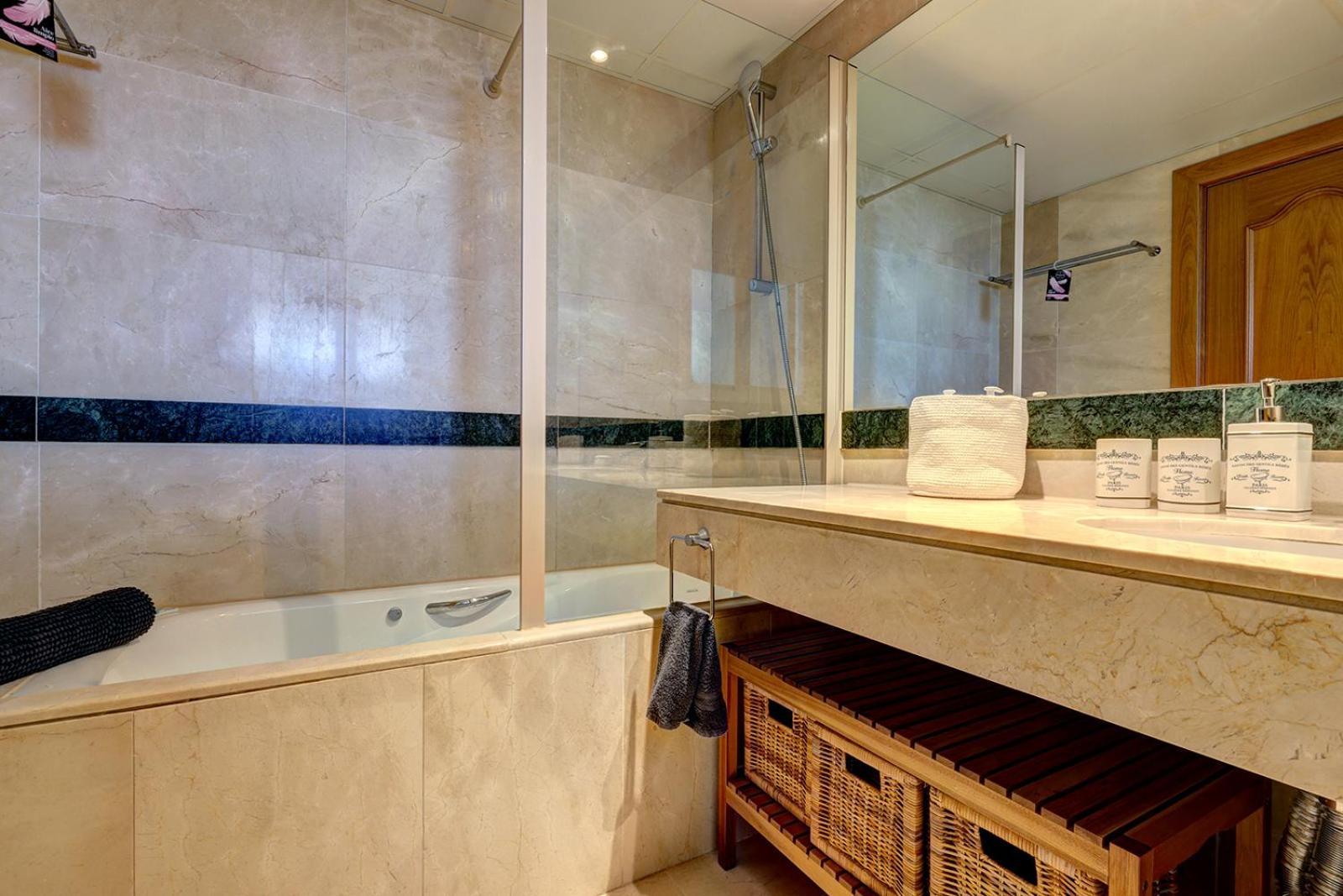 Cozy, 1 Bedroom On The Sunny Riviera Apartment *